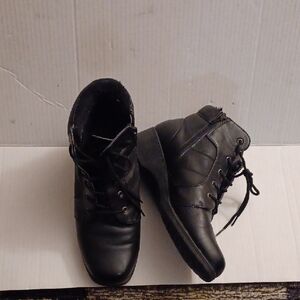 $4 Add-on Black Lace-Up Ankle Boots With Side Zipper - Size 9W/L